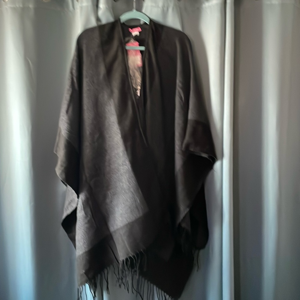 Isaac Mizrahi classic shawl/ open poncho
